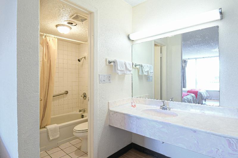 Oyo Hotel Waco University Area I-35 المظهر الخارجي الصورة